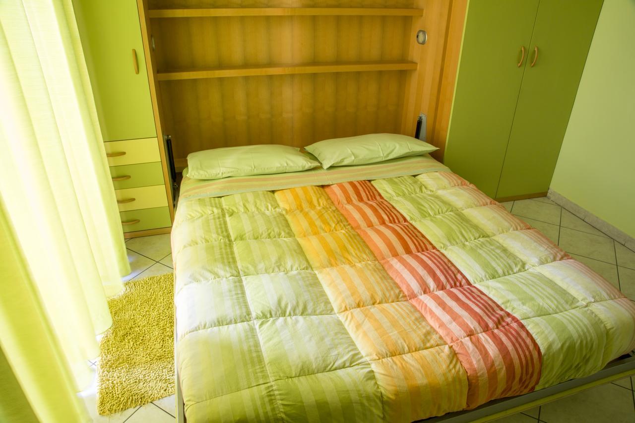 Al Centro E Meglio B&B Νάπολη Εξωτερικό φωτογραφία