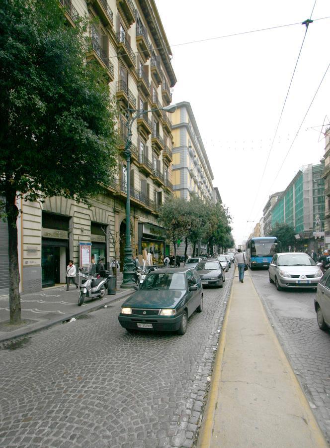 Al Centro E Meglio B&B Νάπολη Εξωτερικό φωτογραφία